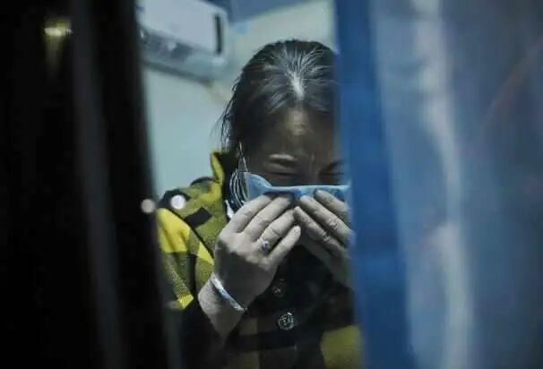 55岁男子，背痛离世，医生：这病来势凶凶，提醒中老年人要当心