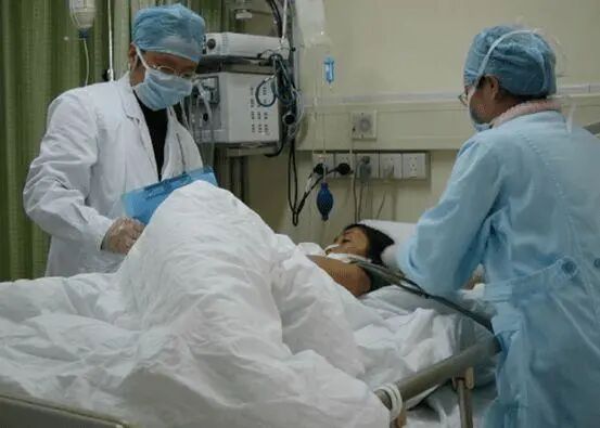 4岁女孩父母双双患肝癌，医生劝告：这种食物害了他们！