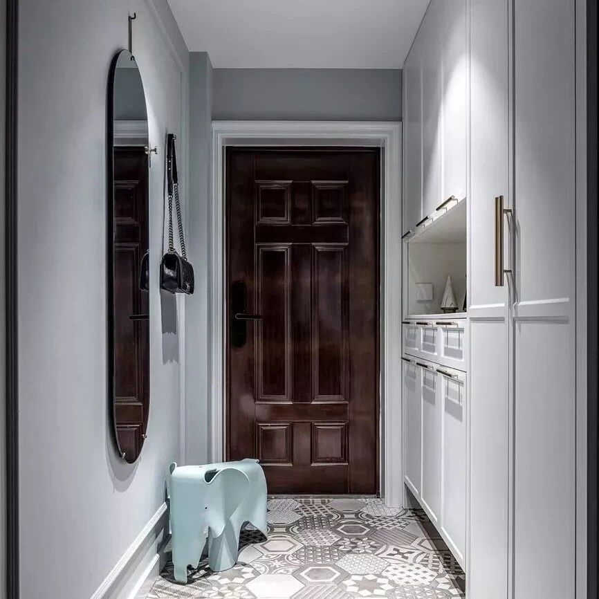 107平混搭三居室，入户玄关让人眼前一亮，客餐厅轻奢大气！