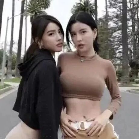 文明点！无毛之女，有个双胞胎女友是种什么样的体验