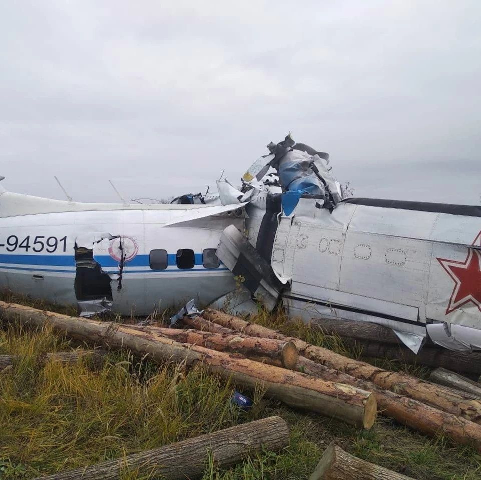 一架载有20名跳伞爱好者和2名机组成员的L-410轻型飞机在俄罗斯鞑靼斯坦共和国坠毁。