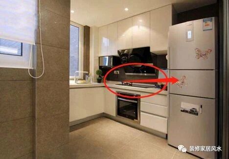 冰箱千千万万不可朝此方向摆放，形成“对冲”情况，容易钱财散尽
