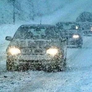 雪天车玻璃结冰了怎么办？别急！可以这样做