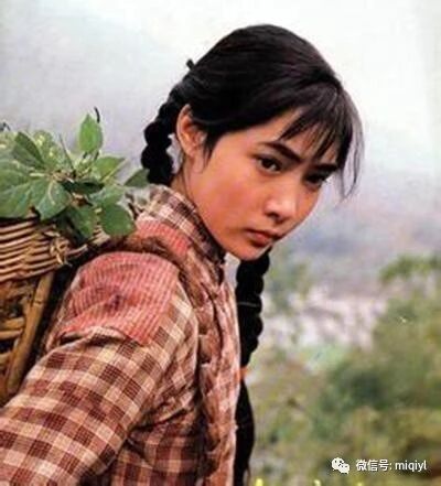 56岁沈丹萍与70岁德国老公近照,混血女儿长相神似沈梦辰