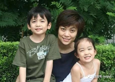 歌手景岗山近照,多次登上央视春晚,二婚娶李亚鹏经纪人幸福至今
