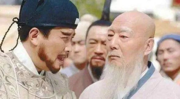 朱元璋到少林寺问：朕也要跪吗?方丈机智回了8字，救了全寺性命