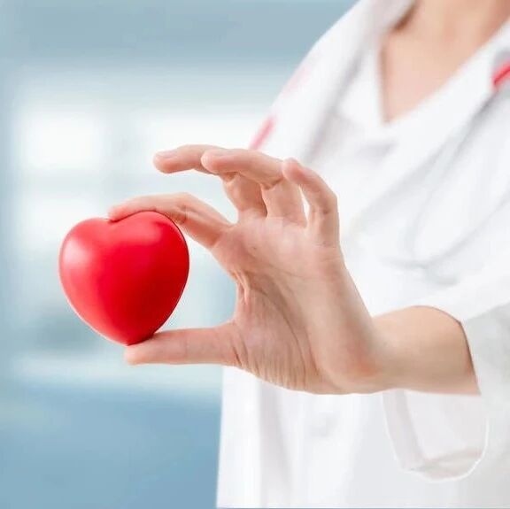 秋季易出现心脏问题，中老年人要牢记这4点来养心