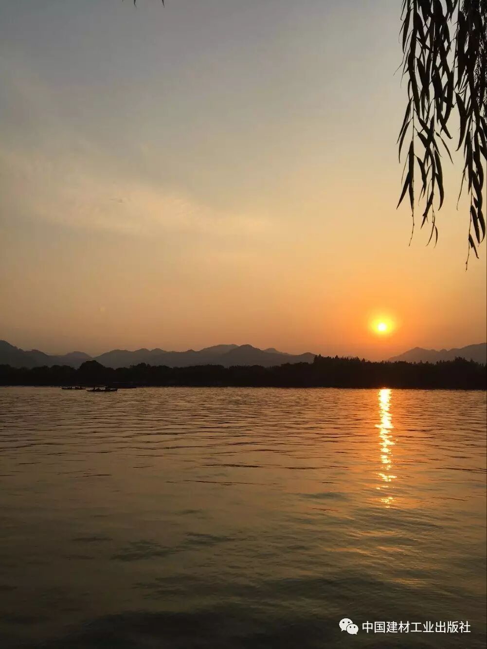 感受世俗外的几许宁静,让禅的哲理溢满心头,从而在尘世中求取一方净土