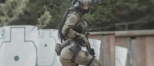女战士的作战服过于紧身了吧