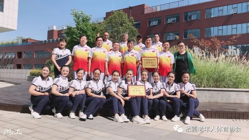 栖霞区参加第四届南京市老年人运动会健身球操比赛获得优异成绩