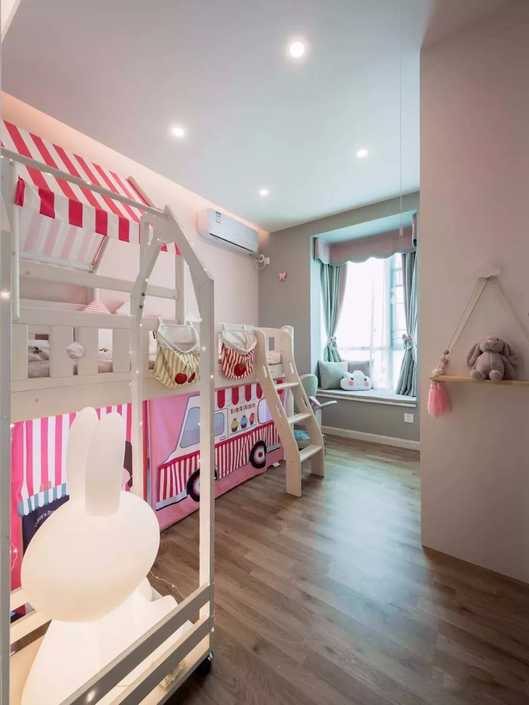 102平的现代简约三居室