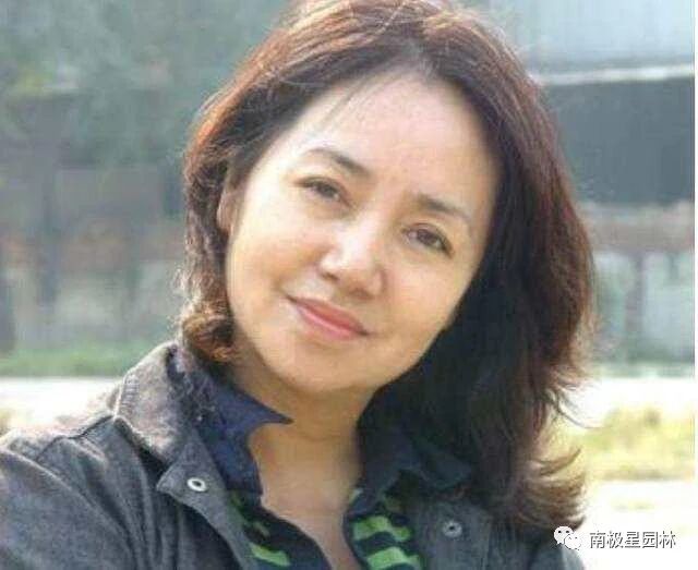 她是国家一级演员,李幼斌的亲姐姐,却从不与弟弟同台_李野萍