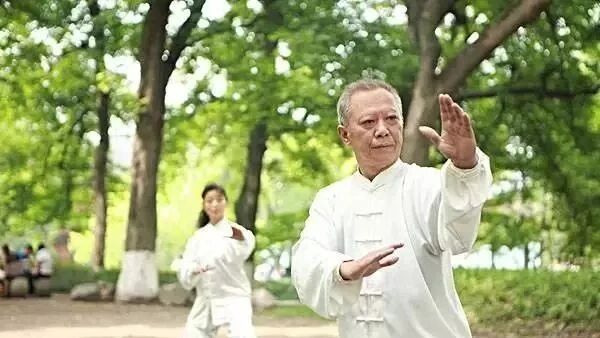 记性越来越差？6招有效预防老年痴呆，50岁以上的人必看