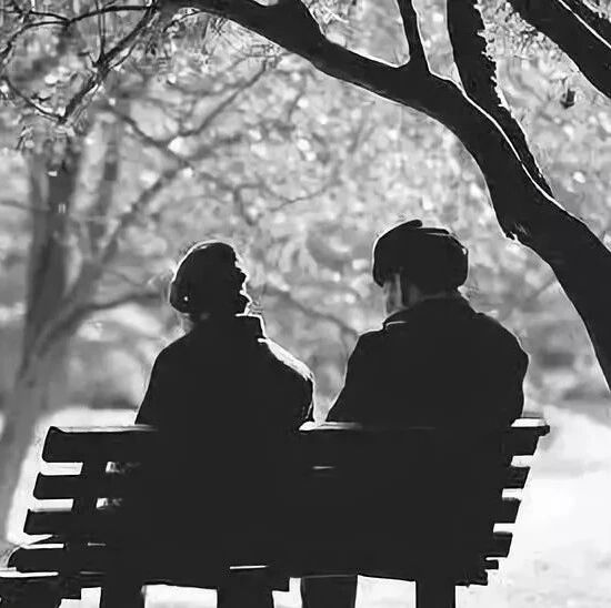 只剩两人的同学聚会，今年顺利举办……（看完泪崩）