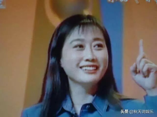 她是曾经的央视一姐，因实名举报得罪姜昆，如今62岁已满头白发