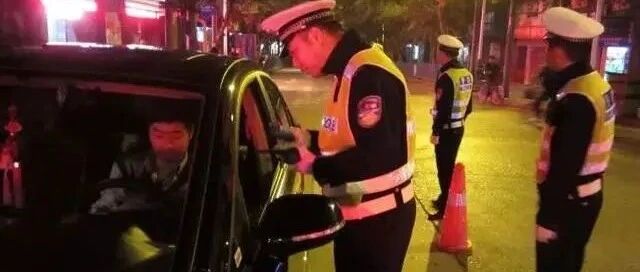 以前这4种驾驶行为交警不管，现在一旦被抓到直接扣12分！