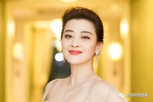 梅婷一对儿女颜值也太高了吧!女儿长发飘飘,儿子大眼超级萌!