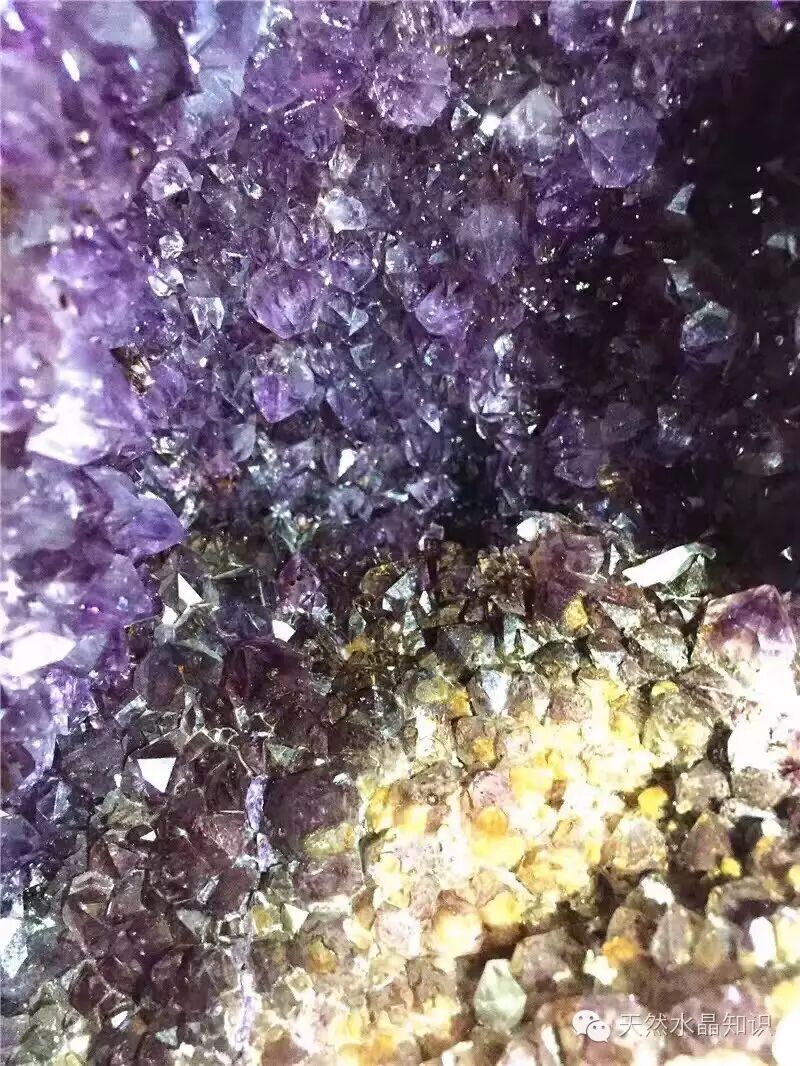 为什么你经常听到玛瑙边水晶洞？玛瑙边是怎么形成的？