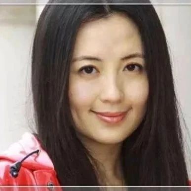 于和伟结婚28年零绯闻,看到他妻子照片后,网友:感觉好熟悉