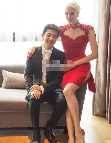 撒贝宁娶“洋媳妇”李白三年之后,身材判若两人,网友:娶洋妞需谨慎