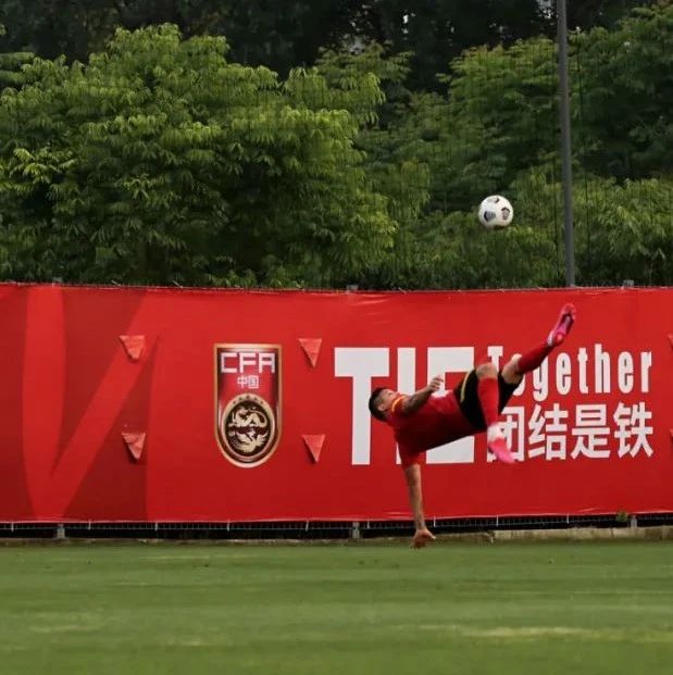 中国国家男子足球队上海集结 开启四十强赛最后备战