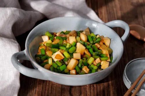 土豆和此物是绝配，每天炒一盘，补铁补血，改善视力，肝脏健康了