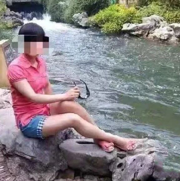 被家暴5年后，女子家门口被丈夫持斧砍死