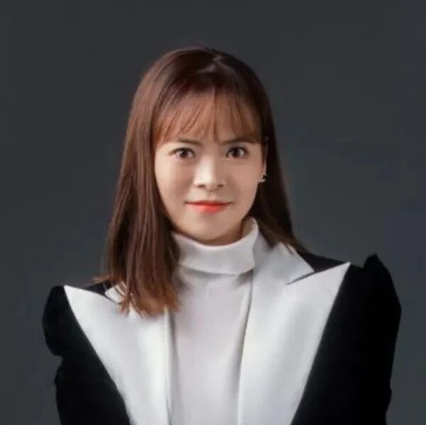 【青春语文·严文君作文研究十六】见微知著，小中见大