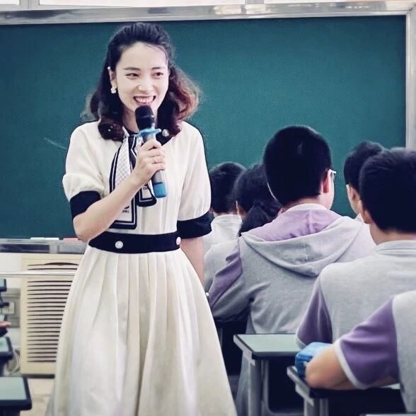 【青春语文 · 杨静专栏】跟着《童年河》学写作