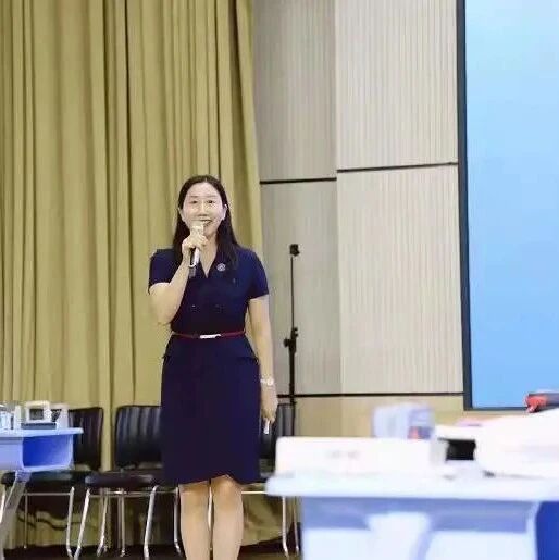 【青春语文·张绪凤文本与自我研究】谎言与谣言的飞沫传染——从《皇帝的新装》中看语言的传播
