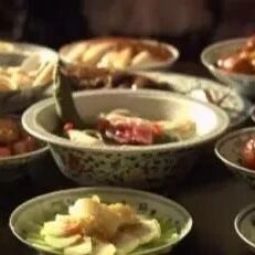 【青春语文 ·郑丹专栏】 食里乾坤大 碗中日月长 ——《红楼梦》里的吃