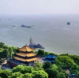 一个伟大的人，一篇奇美的文 ——《岳阳楼记》教学实录