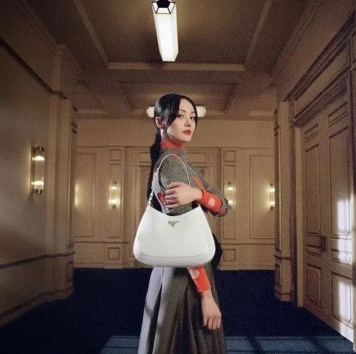 代言人郑爽陷代孕弃养丑闻，PRADA如何解决这场危机？