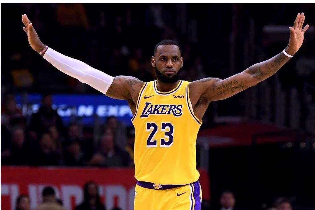 提前续约后，詹姆斯生涯总薪金突破4亿美元，历史唯一