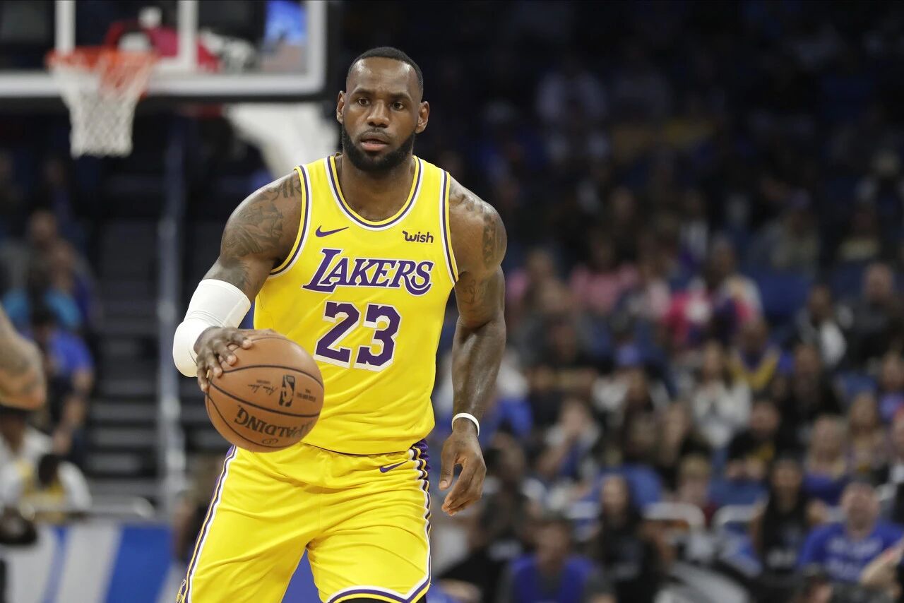 都是35岁的年龄，老詹季后赛27+10+9，那乔科邓鲨诺呢？