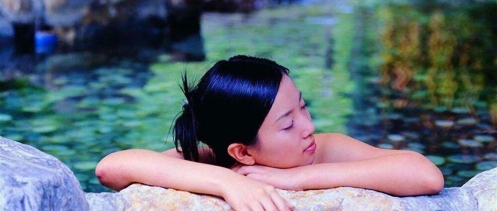 女人不想老的快，身体发出这5个信号，符合其中两个就要注意了!