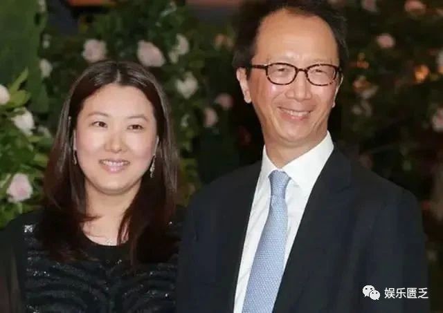 49岁梁锦松和陈慧珊分手后,一转身娶了23岁的奥运冠军