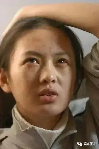 张国立儿子殴打女友童瑶,18岁女友跪地求饶:我缓缓行吗?