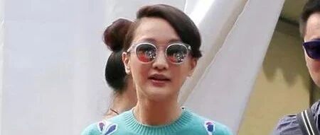 周迅在同龄人中算老得快的，还不到50岁，就已经像个老年人了！