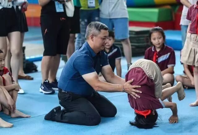 李大双李小双近照 兄弟俩都白头 46岁都没孩子 来到小学教体操 牛说体育 微信公众号文章阅读 Wemp