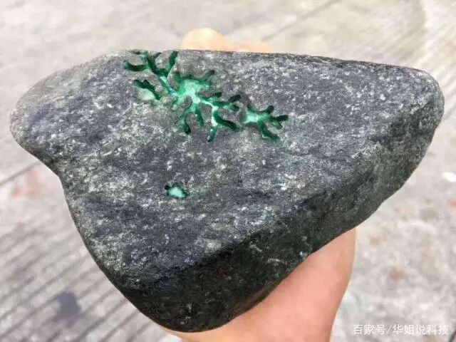 莫湾基的翡翠原石有什么特点？