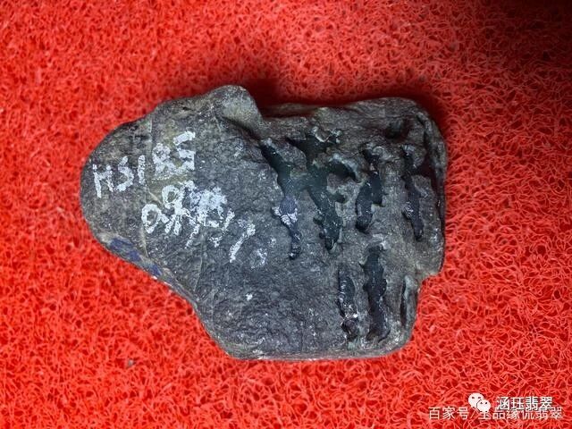 “玉不琢，不成器”——从翡翠原石到翡翠成品的蜕变之路