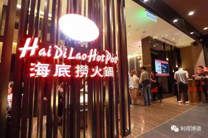 绩效考核||海底捞董事长：我做了那么多亲情化举动，却“败给”一个吧台小姑娘！