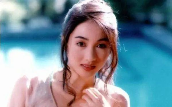 香港女明星年轻照,黎姿朱茵争奇斗艳,谁才是你的女神?