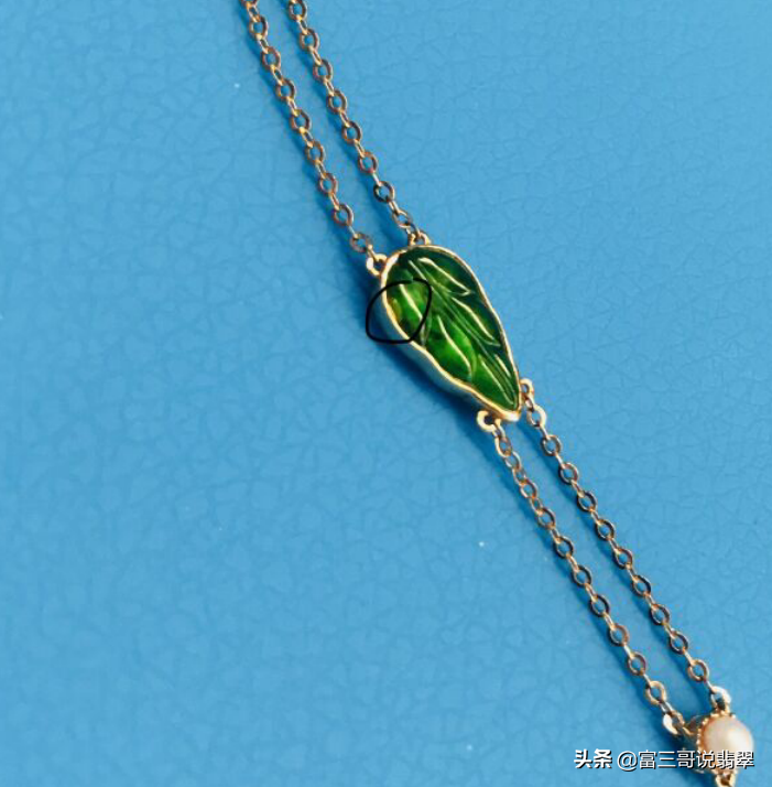 两万多买翡翠叶子竟然掉皮了？这种新的造假方式已经流入市场！