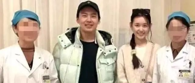 郭麒麟前去医院做手术，新晋小花全程陪同，被疑新恋情曝光惹猜忌