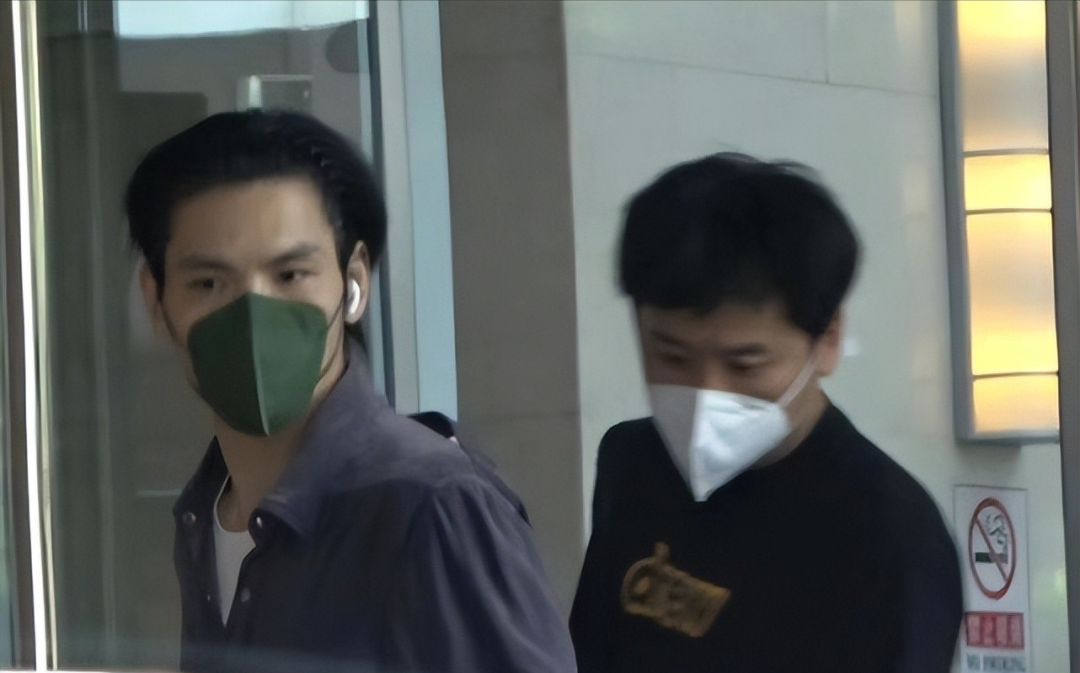 郭碧婷生产在即？向佐现身妇产医院，被向太提前透露怀的是男孩