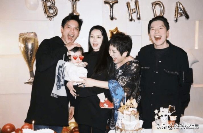 向佐再被曝与美女聊天截图，向太出面回应，岳父却清空社交账号