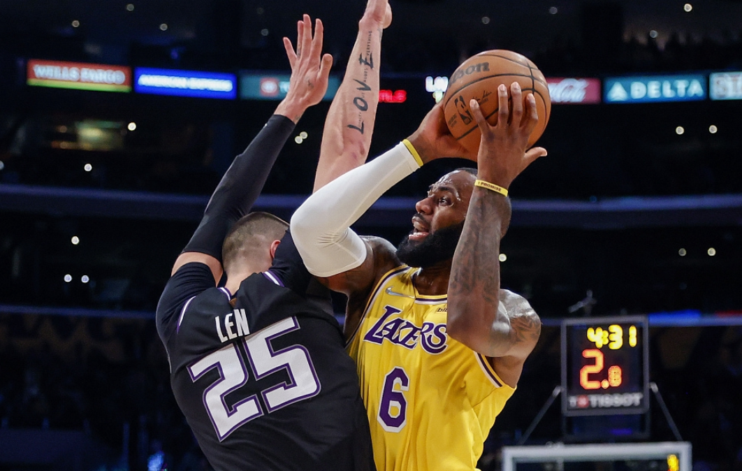 苦战3加时，湖人惜败！老詹太累，威少拼尽全力，沃格尔难辞其咎