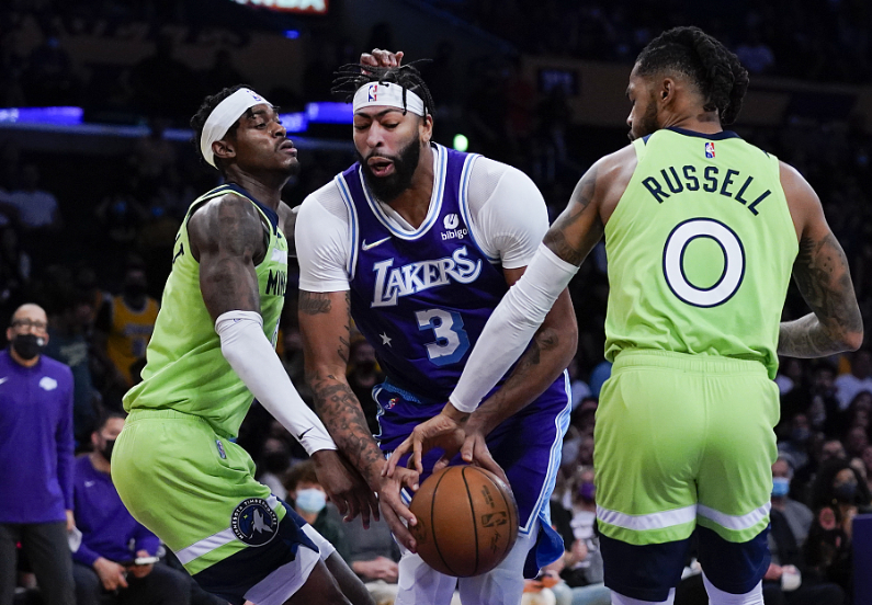 浓眉哥狂喷全队太烂了，直言对球队很失望